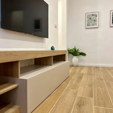 Casa Dante 17 * Carini