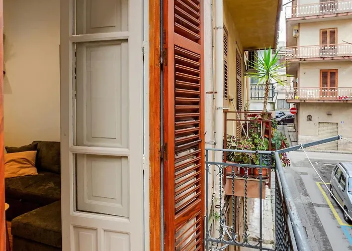Casa Dante 17 Holiday home *